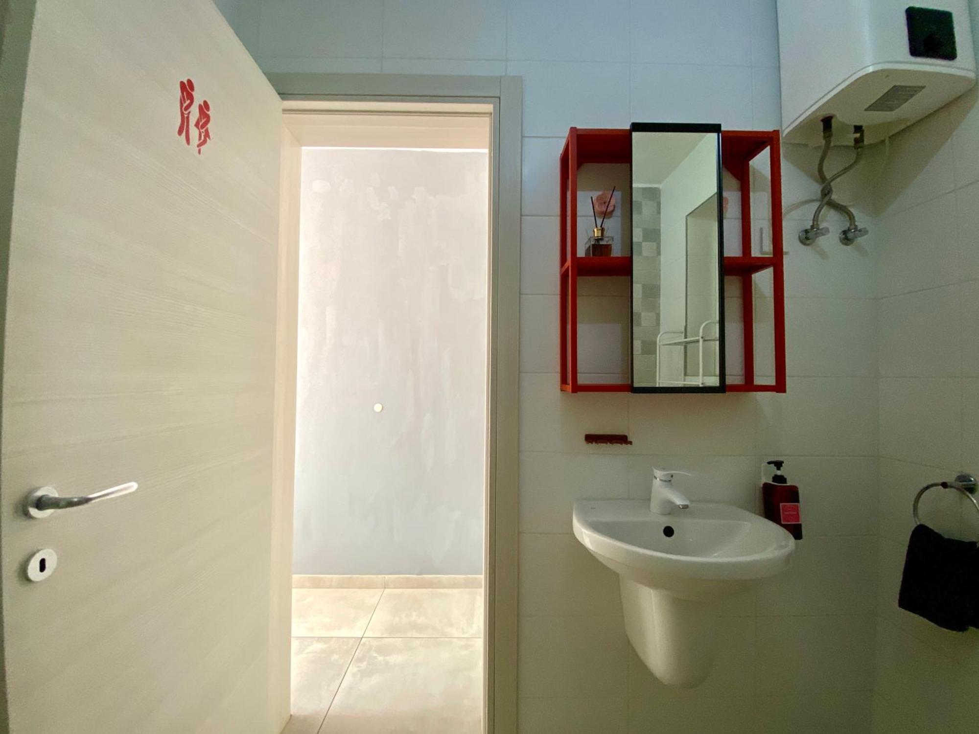 Central Private En-Suite With Balcony In Shared Residence Pieta Exterior photo